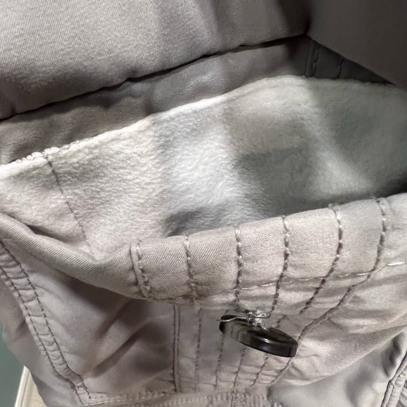 Women’s Winter Jacket - Picture 4 of 8